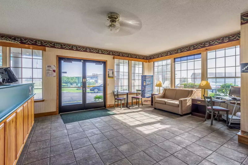 Quality Inn Lakefront (Heritage Inn Motel) - From Choice Motels Website (newer photo)